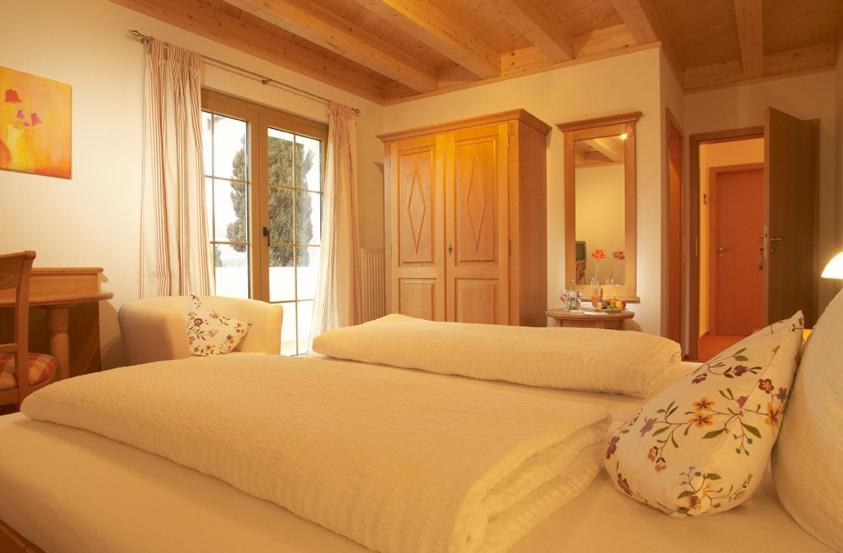 Landhotel Haringerhof Mit Saunawelt Und Naturbadeteich Grafenhausen Pokój zdjęcie
