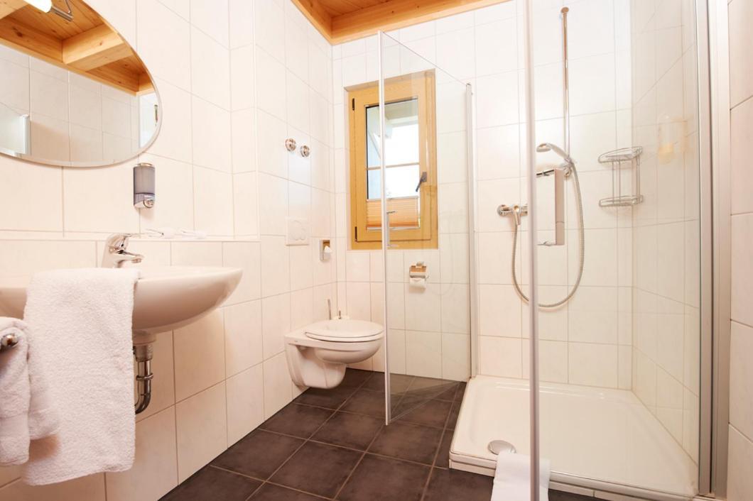 Landhotel Haringerhof Mit Saunawelt Und Naturbadeteich Grafenhausen Pokój zdjęcie